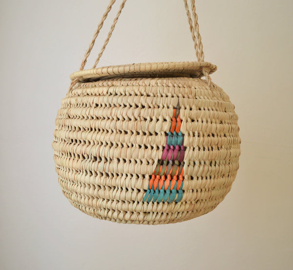 Woven round hanging basket with a lid