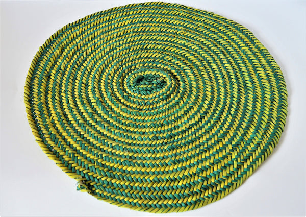 Hand-woven green wicker table mat natural palm leaves