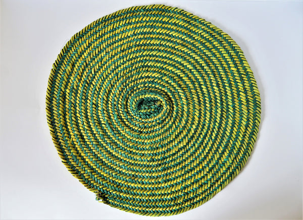 Hand-woven green wicker table mat natural palm leaves