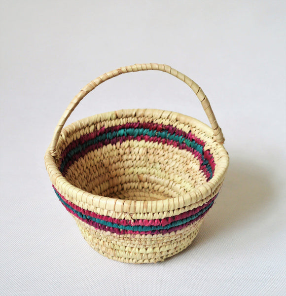 Straw Catchall bowl with handle for trinket fruits cosmetics