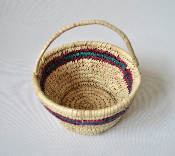 Straw Catchall bowl with handle for trinket fruits cosmetics