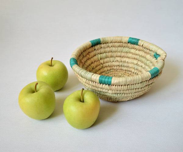 Woven fruit basket - green