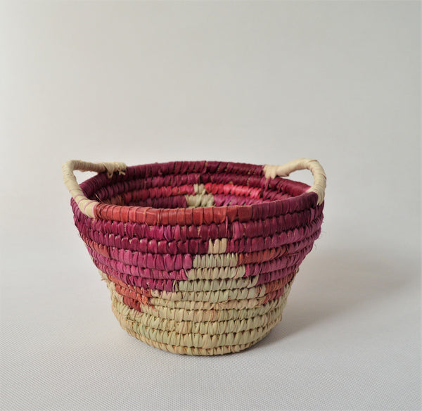 Woven straw fruit bowl, Red triangles bowl Christmas gift