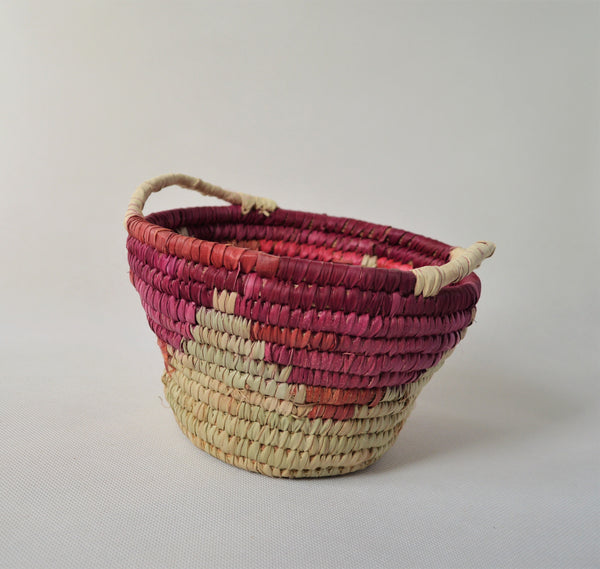 Woven straw fruit bowl, Red triangles bowl Christmas gift