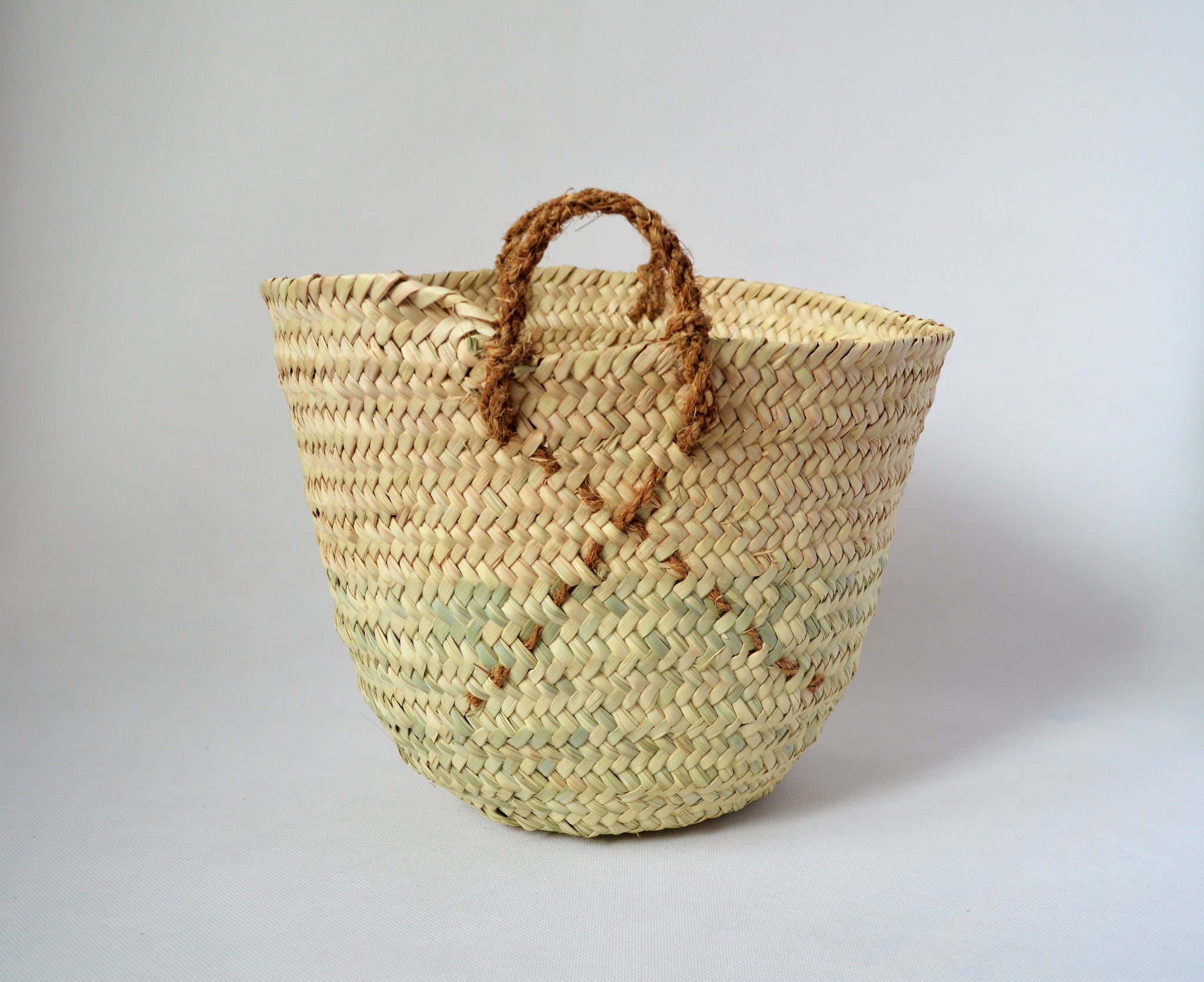 Natural palm straw basket with a strong natural handle from palm tree fibers