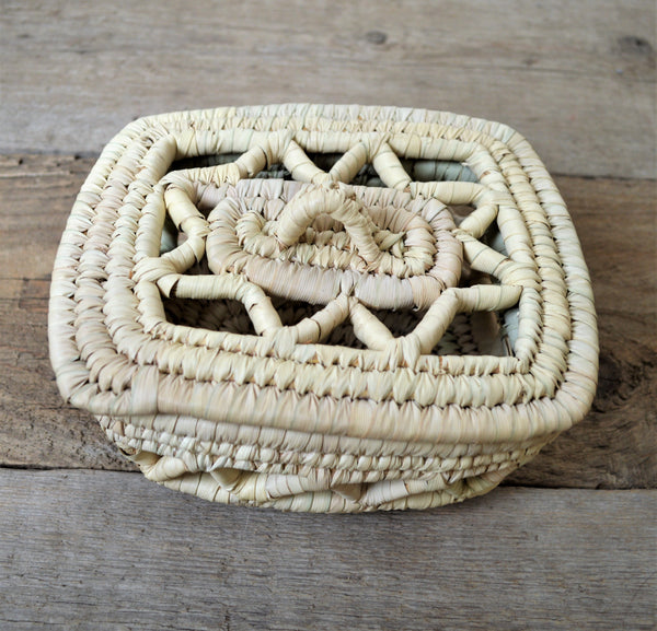 Woven basket with lid, Candy basket, Palm straw box