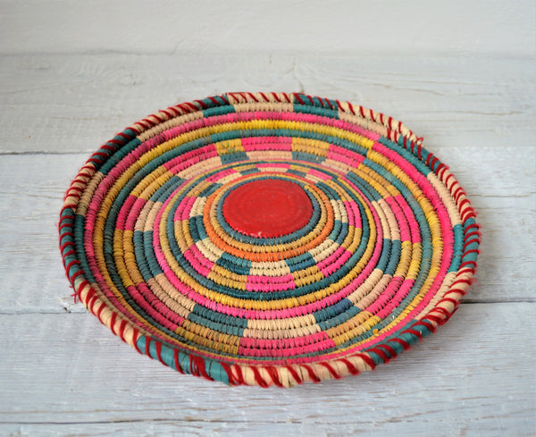 Vintage style straw round basket