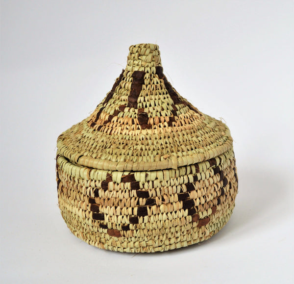 Woven basket lidded, Decorative leather and straw basket