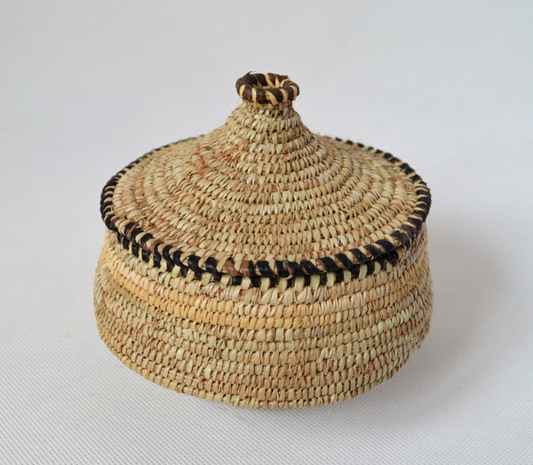 Round woven straw canister with a lid jewelry box