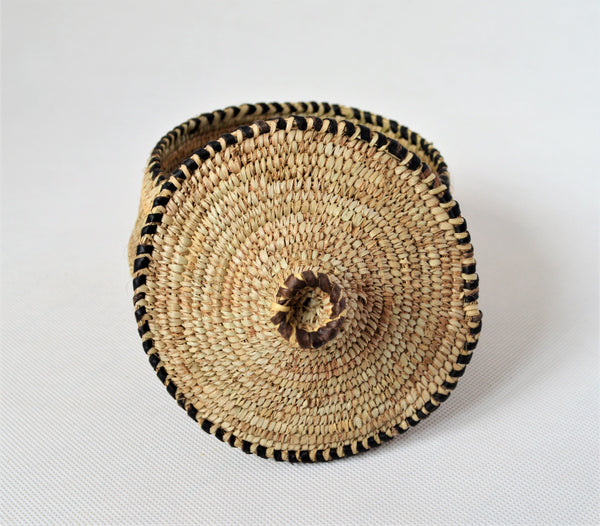 Round woven straw canister with a lid jewelry box