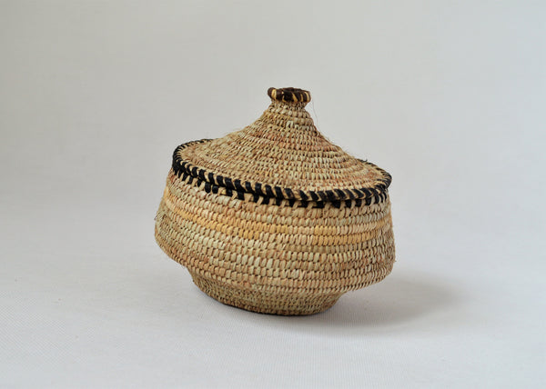 Round woven straw canister with a lid jewelry box