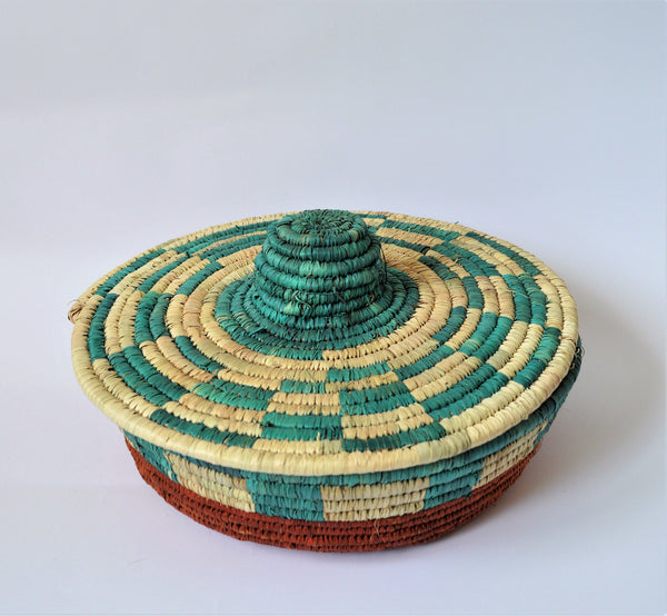 Wide basket, Straw pot