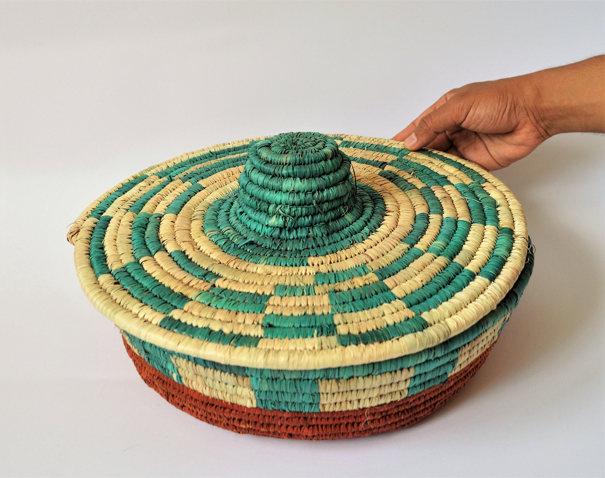 Wide basket, Straw pot