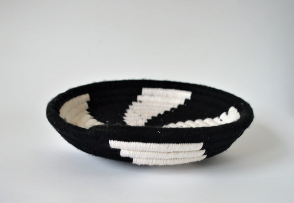 Egyptian wool palm fruit plate (Black and White)