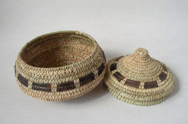 Round wicker box, Trinket box