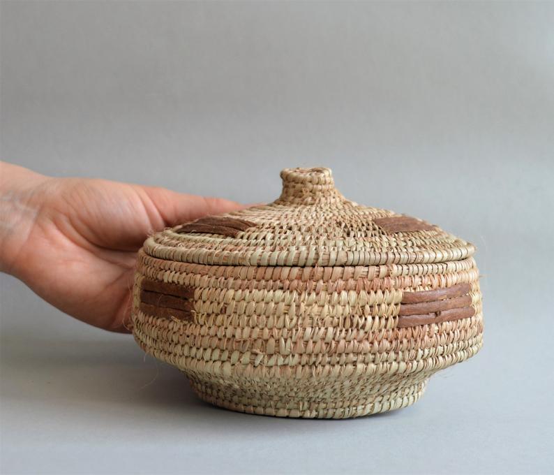 Round palm leaf wicker box for jewelry